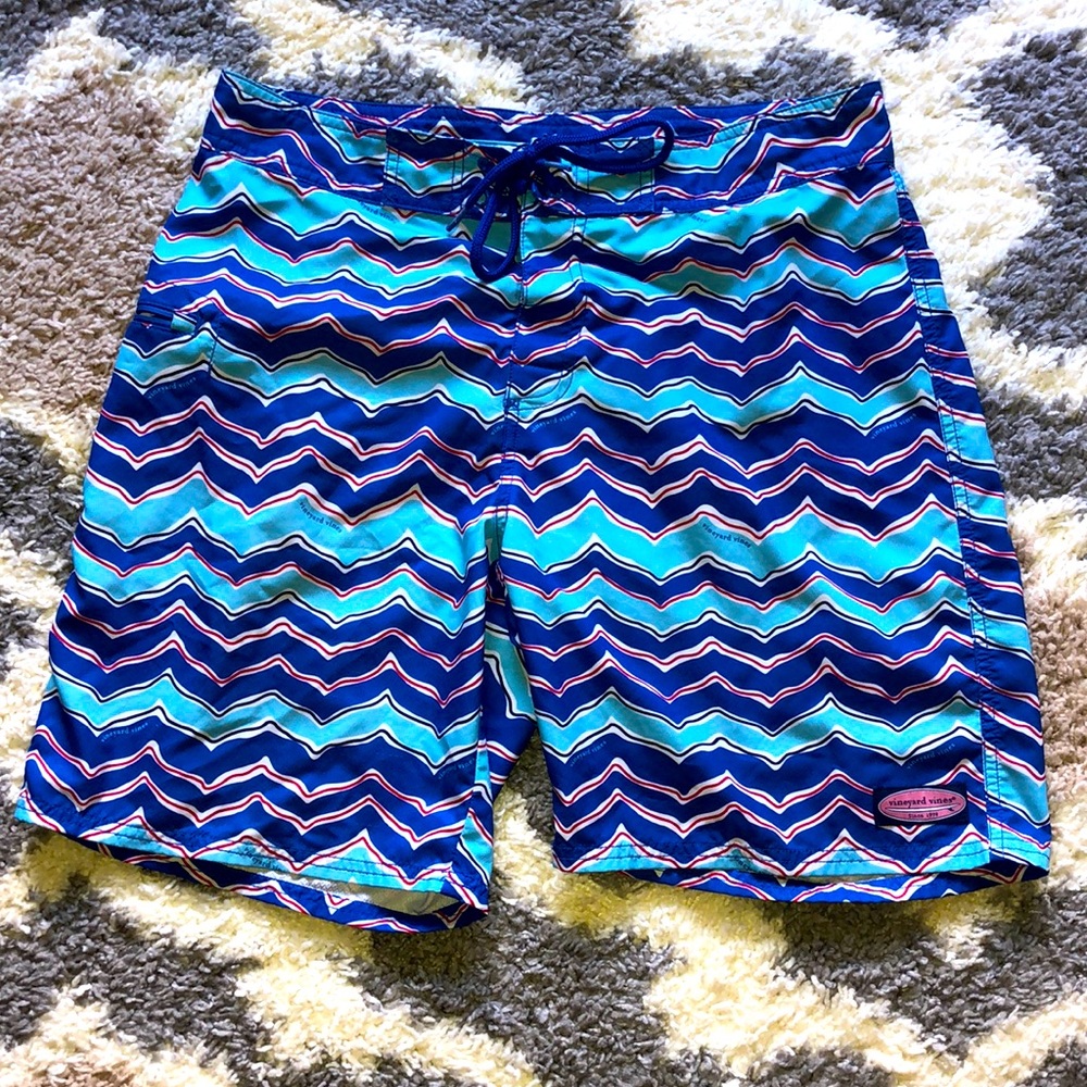 Vineyard Vines mens swim suit, size 32. Excellent condition!